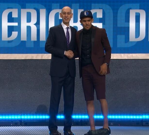 意甲劲旅末分钟遭绝杀，主帅怒斥裁判（意甲强队读秒被绝杀，主帅赛后怒批裁判）