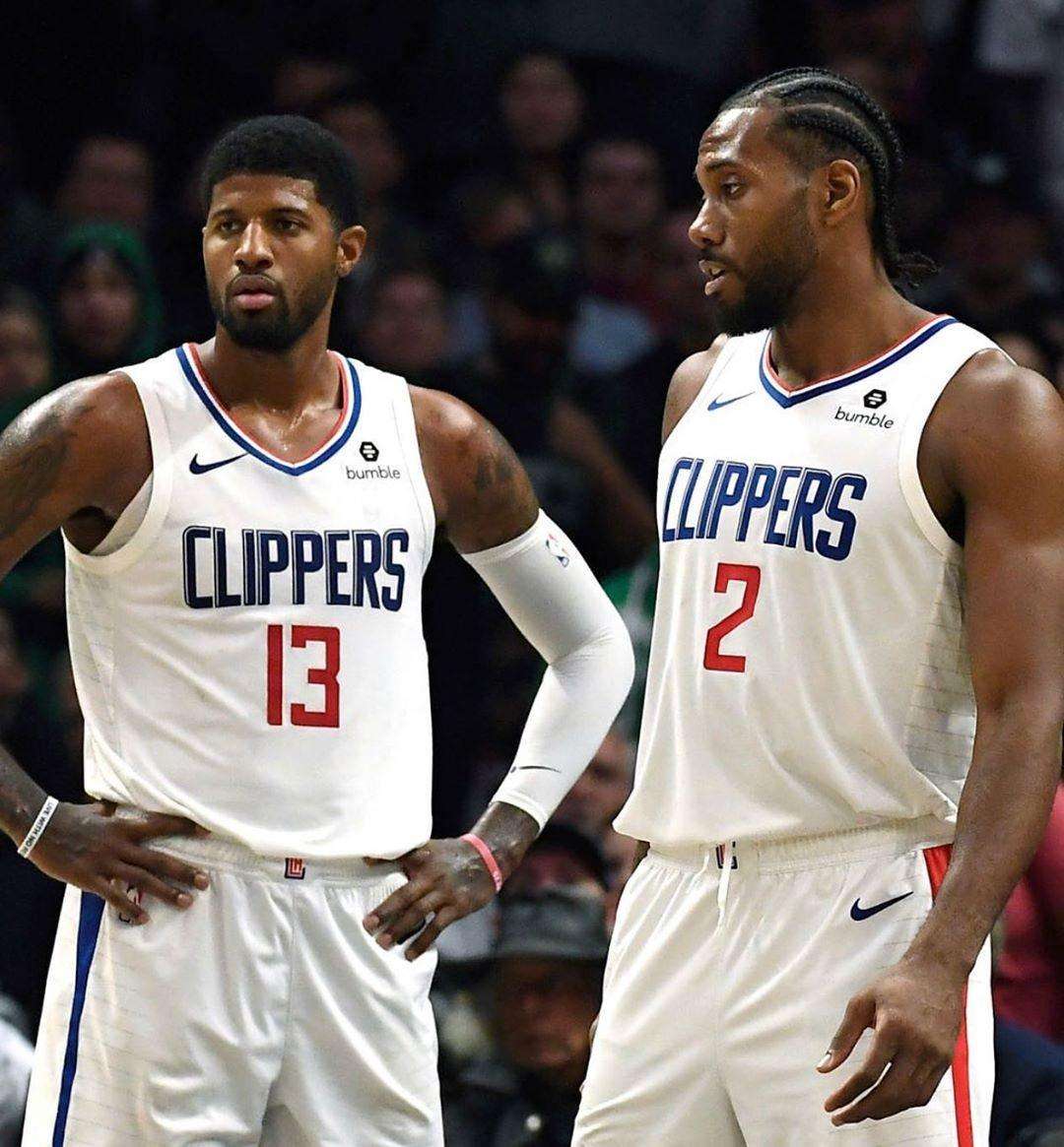 亚足联官网：沙迦击败卫冕冠军重燃晋级希望，新月瞄准6连胜（亚足联官网：沙迦力挫卫冕冠军重燃出线曙光，新月冲击六连胜）