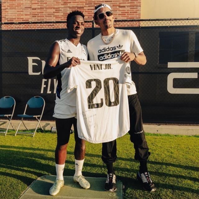 近15年谷歌每年搜索量最高球员：C罗10次断崖领先，梅西仅1次（谷歌近15年年度最热球员：C罗10次一骑绝尘，梅西仅1次登顶）