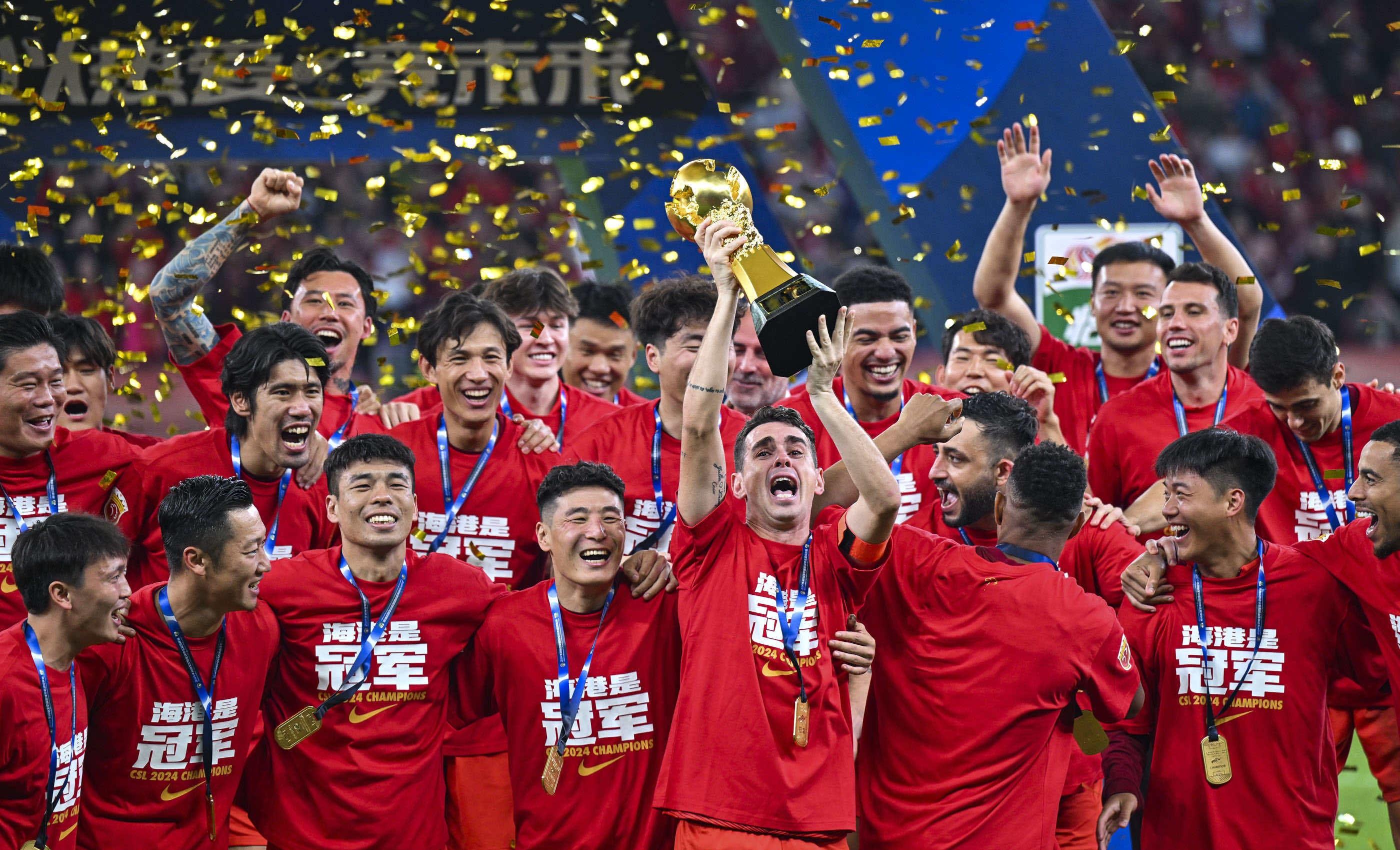 惨成“受害者”！詹姆斯撒镁粉，旁边的八村被撒一脸（詹姆斯撒镁粉意外波及，八村一脸粉尘）