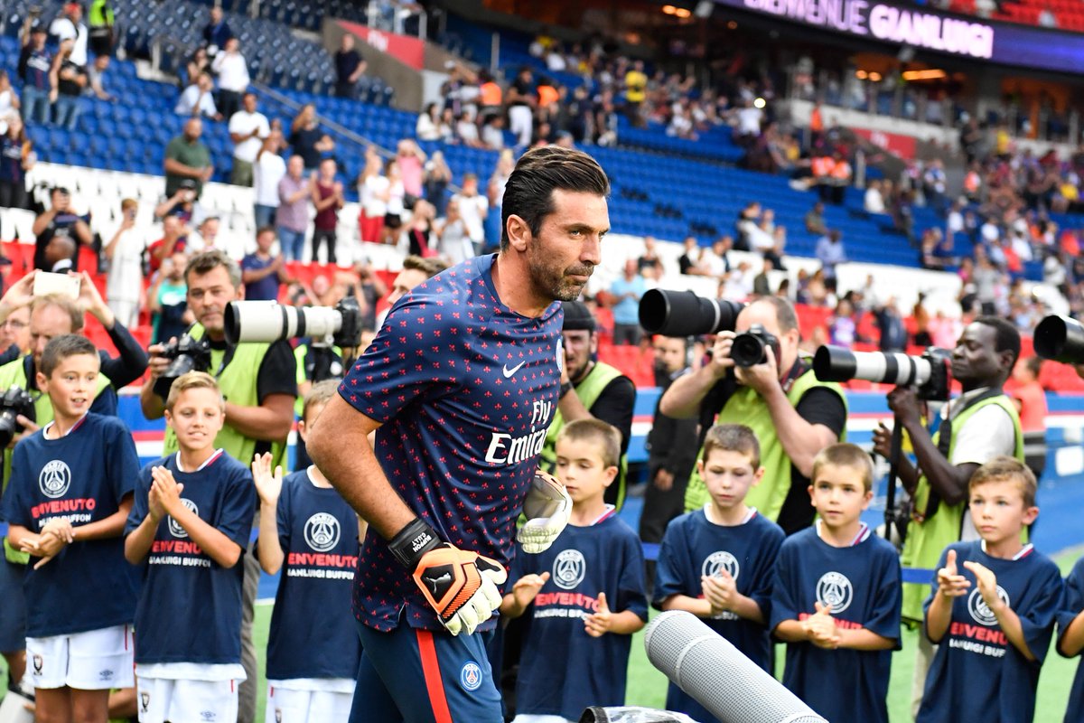 瓜帅麾下球员出场榜：B席421场居首，德布劳内381场次席（瓜迪奥拉执教期出场次数榜：B席以421场领跑，德布劳内381场位列第二）