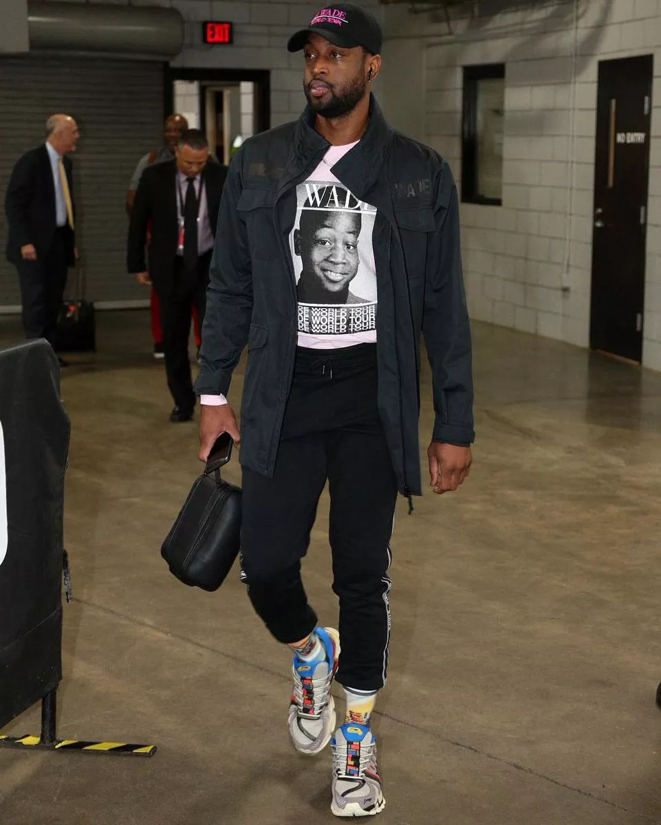 菲尔-琼斯预测欧冠第4轮：利物浦主场不敌皇马，曼城胜多特（菲尔-琼斯欧冠第4轮前瞻：皇马客场拿下利物浦，曼城力克多特蒙德）