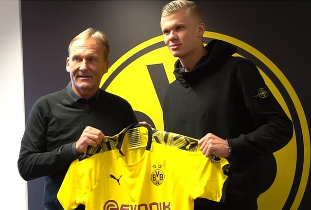 话题｜萨拉赫无缘欧冠名单 离开利物浦倒计时？（焦点｜萨拉赫落选欧冠名单 告别利物浦进入倒计时？）