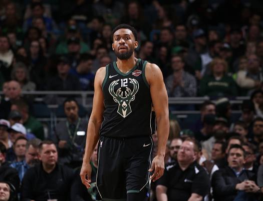 扛起球队！班凯罗受伤后小瓦格纳场均砍26+8+4（班凯罗伤缺后，小瓦格纳挑大梁，场均26分8板4助）