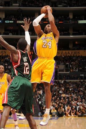 雄鹿遭遇困境！里弗斯：我们不会恐慌 更没打算匆忙调整阵容（雄鹿遇挫，里弗斯：不慌不乱，暂不考虑匆忙调整阵容）