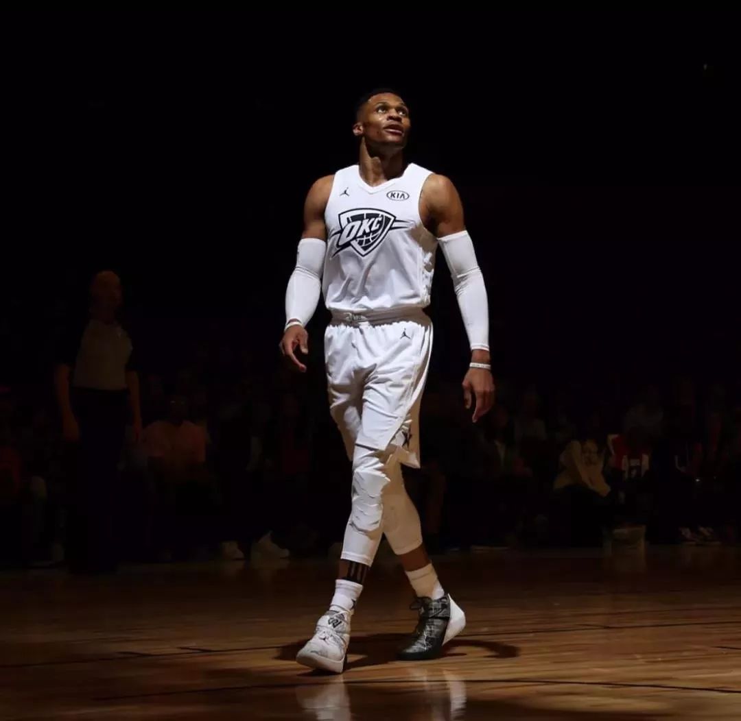 开拓者状态回升终止连败（开拓者回勇，连败止步）