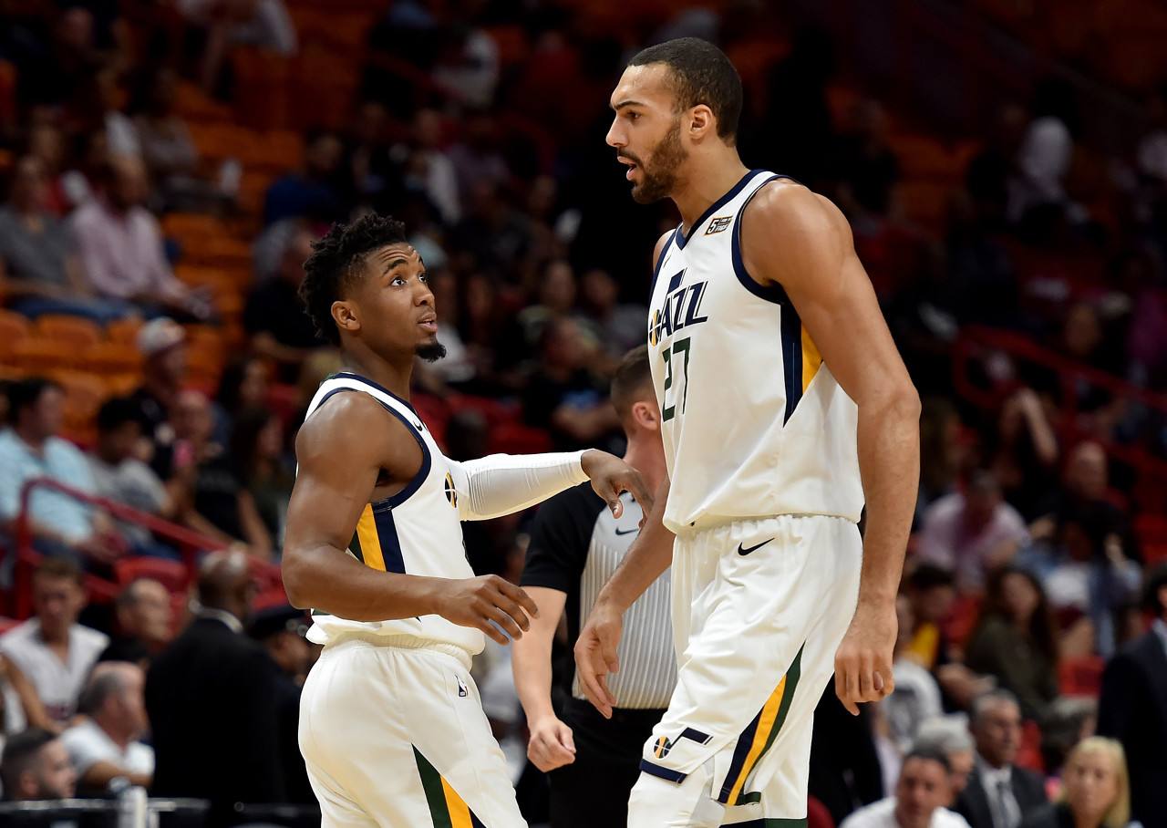 浙江男篮晒球队拍摄定妆照的花絮视频：吴前、陆文博等人出镜（浙江男篮发布球队定妆照拍摄花絮视频：吴前、陆文博等亮相）